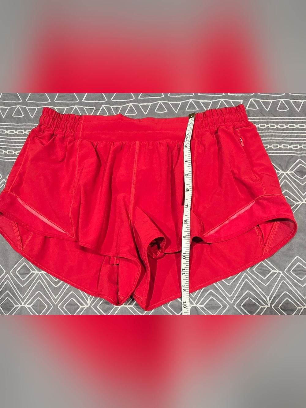 Lululemon Hotty Hot Low Rise Lined Shorts Size 12 - Picture 3 of 6